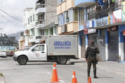 La madre de los menores fue trasladada a una casa de salud.