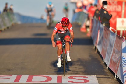 Richard Carapaz tuvo una fuerte batalla con Primoz Roglic en el último kilómetro de la octava etapa.