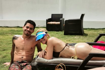 Sabaté y su amigo, juntos en un momento de esparcimiento.