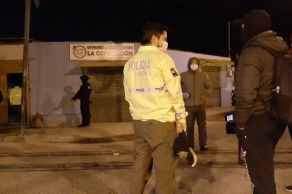 En varios sitios de Ambato se realizaron las redadas.