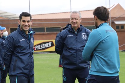 Gustavo Alfaro y su cuerpo técnico preparando a la Tricolor para las fechas 3 y 4 de las elimiinatorias.