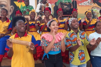 La escuela de marimba Juanito Bosco ensaya en el centro comunitario del mismo nombre de la agrupación.