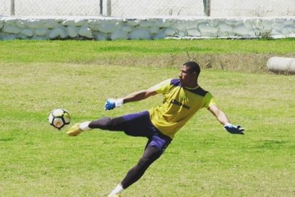 Jhon Camacho entró a la lista de los arqueros que anotaron desde su puesto.