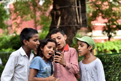 Referencial. El celular quedó incautado para investigaciones, pero los niños no pueden recibir sus clases.