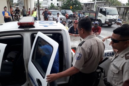 Habitantes de Balzar intentaron agredir al sospechoso enardecidos por lo que supuestamente hizo.
