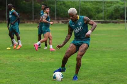 Michael Arroyo estará en el ataque amarillo.