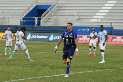Delfín le ganó el cotejo a Liga de Portoviejo 4-2.