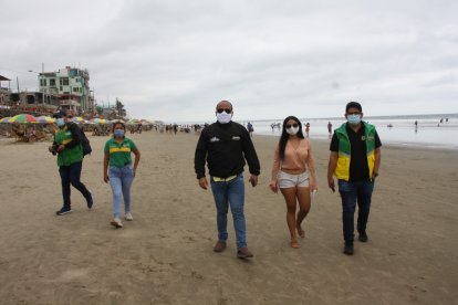 Los comuneros intensifican los llamados de atención para que los visitantes usen mascarillas y respeten el distanciamiento.