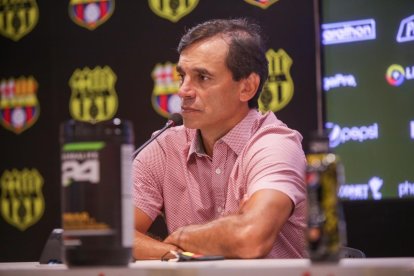 Fabián Bustos, entrenador del Barcelona que está invicto en la segunda etapa.