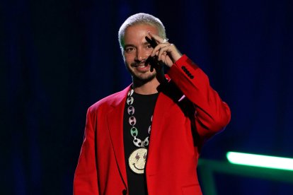 J Balvin es un cantante de reggaetón colombiano de 35 años.