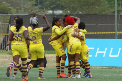 Las peladas de Barcelona ganaron los dos Clásicos del Astillero en la fase de grupos de la Superliga Femenina.