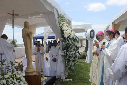 La ceremonia se efectuó en el Panteón Metropolitano, ubicado en la vía Perimetral, al noroeste de la ciudad.