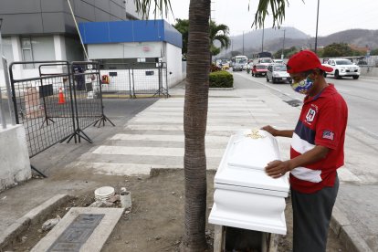 Los restos del infante fueron retirados del Laboratorio de Criminalística y llevados a su tierra natal.