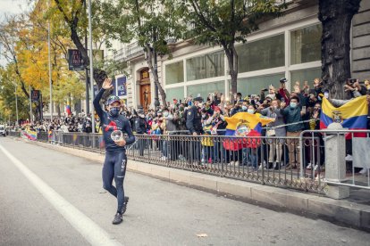 Richard Carapaz fue ovacionado por los ecuatorianos que viven en Madrid.