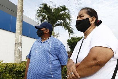 Julio Cabrera (papá) y Lupe Tenesaca (abuela) de Daniel Cabrera lamentan su partida.