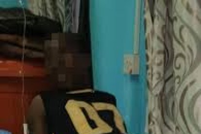 En el hospital le pusieron una venda en el pene para que no se desangrara.