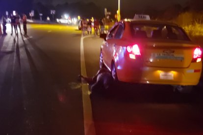 Luis Leonardo  Saetero Lala agonizó y luego murió al lado del vehículo que conducía.