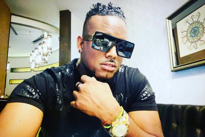 El cantante dominicano viajrá por algunos países para promocionar sus temas.