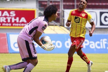 El arquero Gabriel Cevallos fue la figura en el duelo con los auquistas en la Capital.