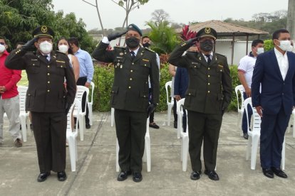 Los sargentos primero Geovanny Almeida Briones, José Sarcos Contreras y Edwin Coque Veloz recibieron un homenaje al partir.