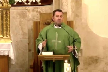 El sacerdote indicó que hay feligreses que se gastan entre 10 y 15 euros en una ronda de cervezas.