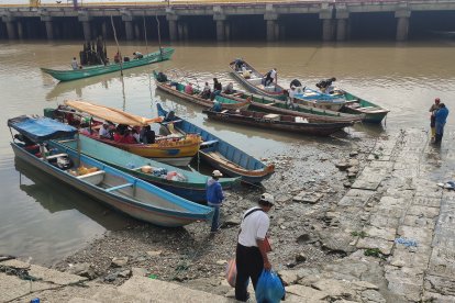 El sitio es concurrido por ciudadanos quienes buscan zarpar hacia la isla Puná y sus recintos aledaños.