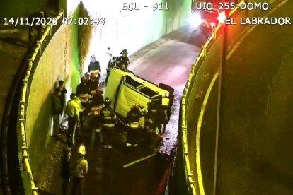 La joven murió en el acto luego del impacto del automotor.