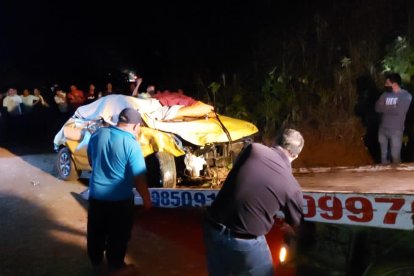 El accidente ocurrió la tarde del domingo, pero el rescate de los cadáveres se logró en la noche.