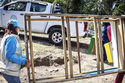 Una organización le donó una cama a la joven con discapacidad.