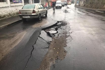 Algunas rutas se han visto afectadas por la ruptura de tuberías.