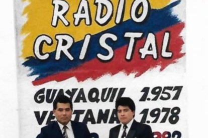 Fotografìa del recuerdo de Édgar y Gerardo Morán durante una presentación en Radio Cristal.