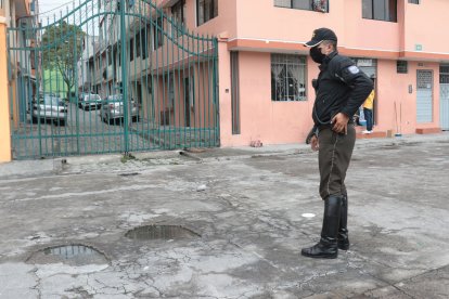 La policía sigue rondado por el sector para hallar nueva evidencia del caso.