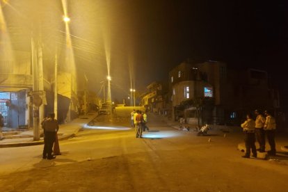 La Policía llegó al lugar del suceso para recabar indicios.