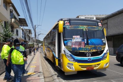 Los buses que provienen de cantones aledaños deben acatar nuevas rutas.