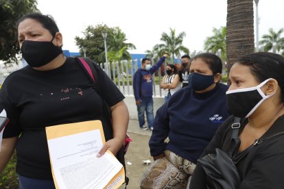 La mamá y las hermanas del joven fallecido presentaron la denuncia en la Fiscalía.