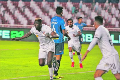 El colombiano Cristian Martínez Borja, goleador de la LigaPro, comandará el ataque albo.