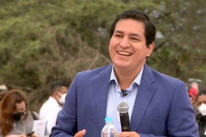 Candidato. Arauz sonríe como si persiguiera el título de Mr. Simpatía. Como si la seriedad le restara votos.