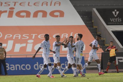 Gonzalo Mastriani (9) marcó el gol del empate entre Guayaquil City y Liga de Quito.