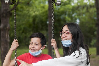 Usar mascarilla y lentes a la vez puede ser molestoso.