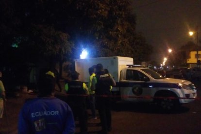 Agentes de la Policía investigan cómo ocurrió el crimen y cuáles serían sus motivaciones