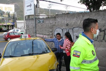 Los implicados chocaron contra un muro mientras huían.
