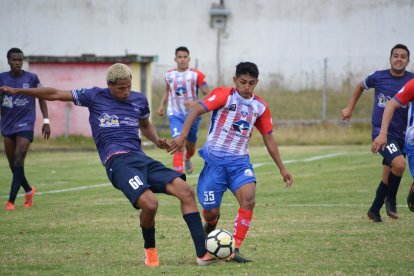 Universitario y Alianza de Guano buscan un puesto en semifinales.