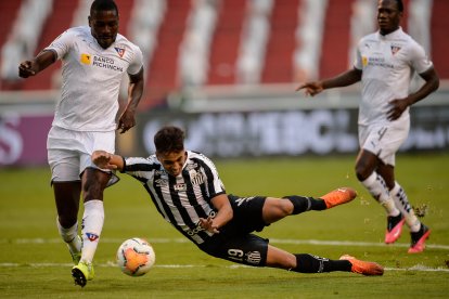 Los albos complican su permanencia en el torneo.