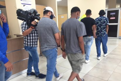 Los sospechosos fueron aprehendidos horas después, tras presuntamente cometer otro ilícito.