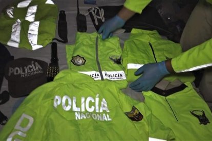 En los allanamientos se encontraron varias evidencias con las que supuestamente perpetraban los asaltos.