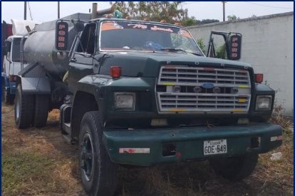 El camión tanquero, uno de los automotores recuperados. Tenía numeración alterada.