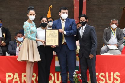La presidenta de Conagopare, Yilda Rivera (i), estuvo presente en acto de ceremonia.