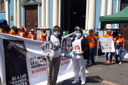 Los allegados se concentraron en la plaza San Francisco la mañana de este miércoles.