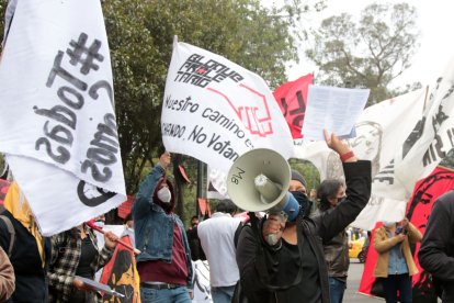 La marcha se convocó en la Fiscalía General del Estado y avanzó al Centro Histórico