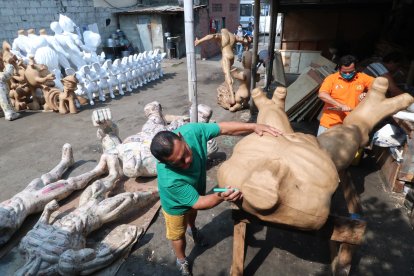 Los hermanos Fernández tienen su base de trabajo dentro de un taller, para evitar la presencia de extraños.